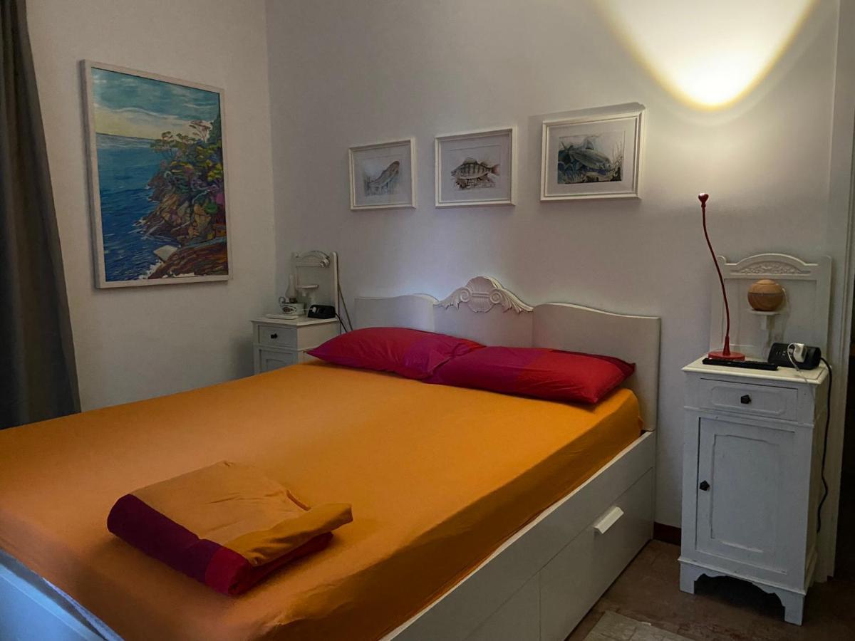 Отель Casa Porto Vecchio Пескьера-дель-Гарда Экстерьер фото
