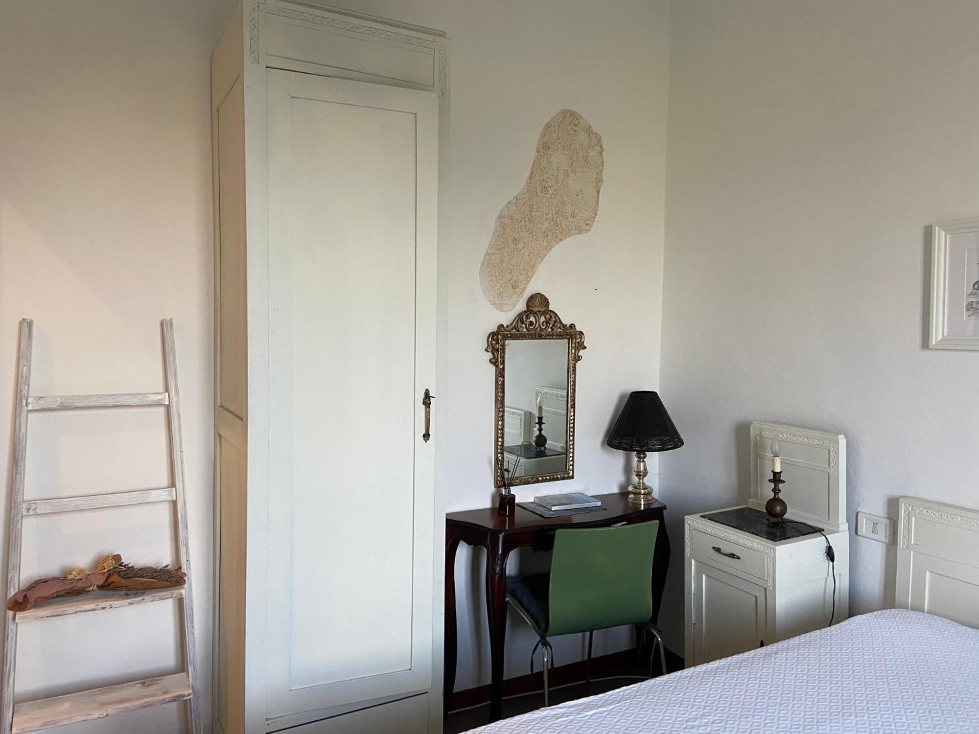 Отель Casa Porto Vecchio Пескьера-дель-Гарда Экстерьер фото